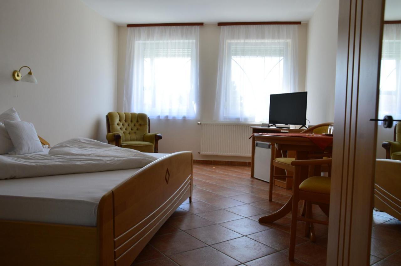 Hotel Harka Harkany Ngoại thất bức ảnh